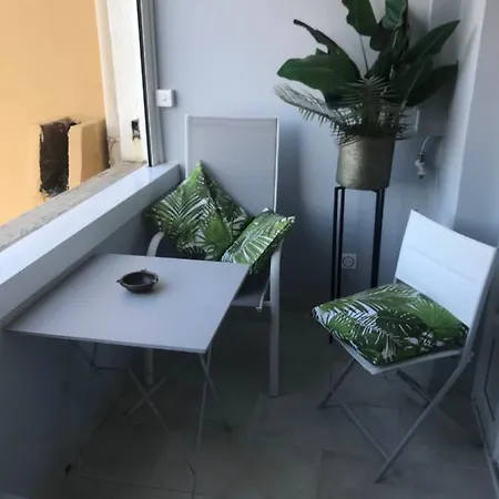 Plein Centre Florent Face Au Port