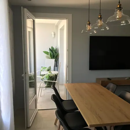 Plein Centre Florent Face Au Port