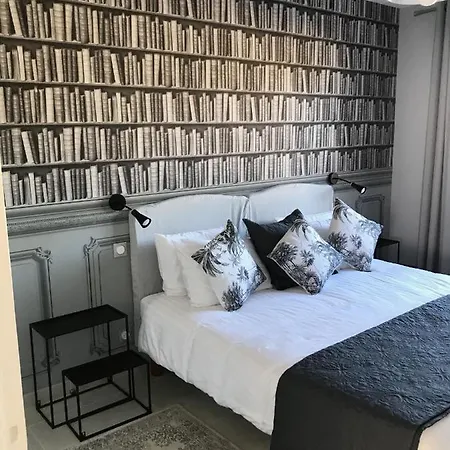 Plein Centre Florent Face Au Port * Saint-Florent (Corsica)