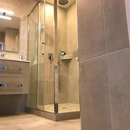 Plein Centre Florent Face Au Port