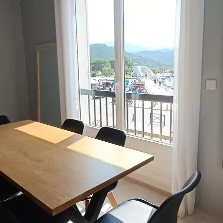 Plein Centre Florent Face Au Port Apartamento *