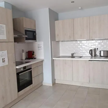 Plein Centre Florent Face Au Port *