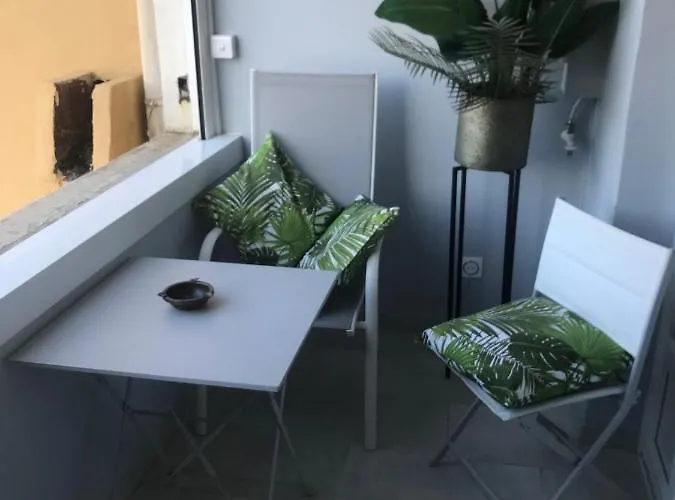 Plein Centre Florent Face Au Port