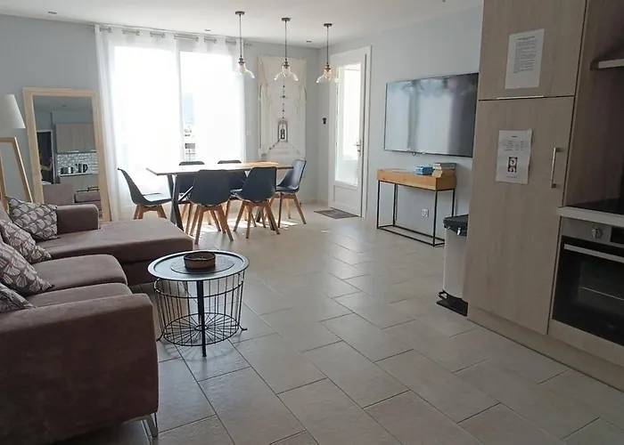 Plein Centre Florent Face Au Port *