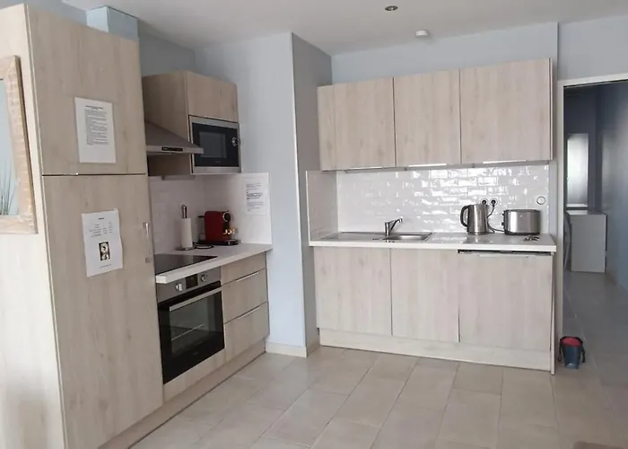 Plein Centre Florent Face Au Port *