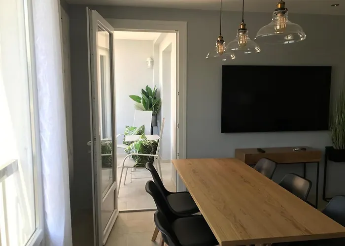 Plein Centre Florent Face Au Port