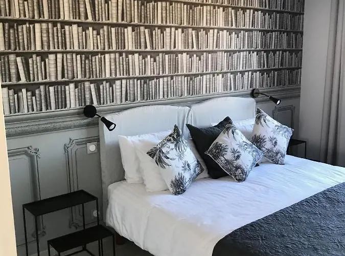 Plein Centre Florent Face Au Port * Saint-Florent (Corsica)