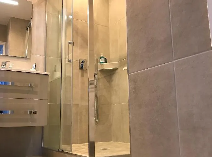 Plein Centre Florent Face Au Port