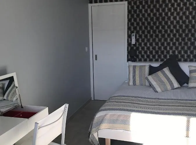 Plein Centre Florent Face Au Port * Saint-Florent (Corsica)